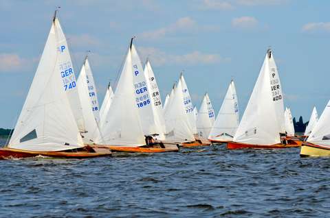 Start einer Regatta YSTM-Regatta